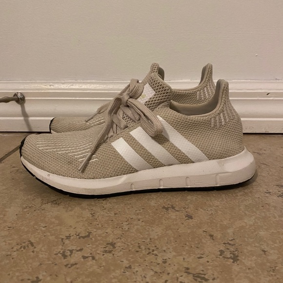 adidas swift run tan